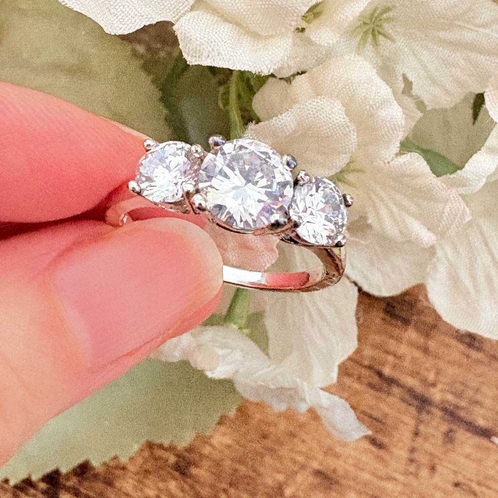 Vintage Avon 3 Stone CZ Engagement Style Ring Silver Prong Set Sz 10 Read 368